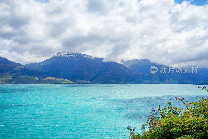 Wanaka湖观景台Makarora-Lake Hawea路，新西兰Makarora